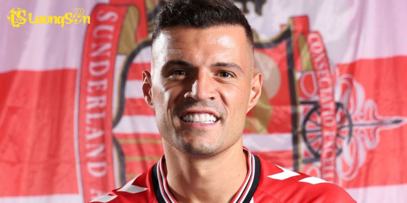 Granit Xhaka ghi bàn thắng đầu tiên cho Sunderland